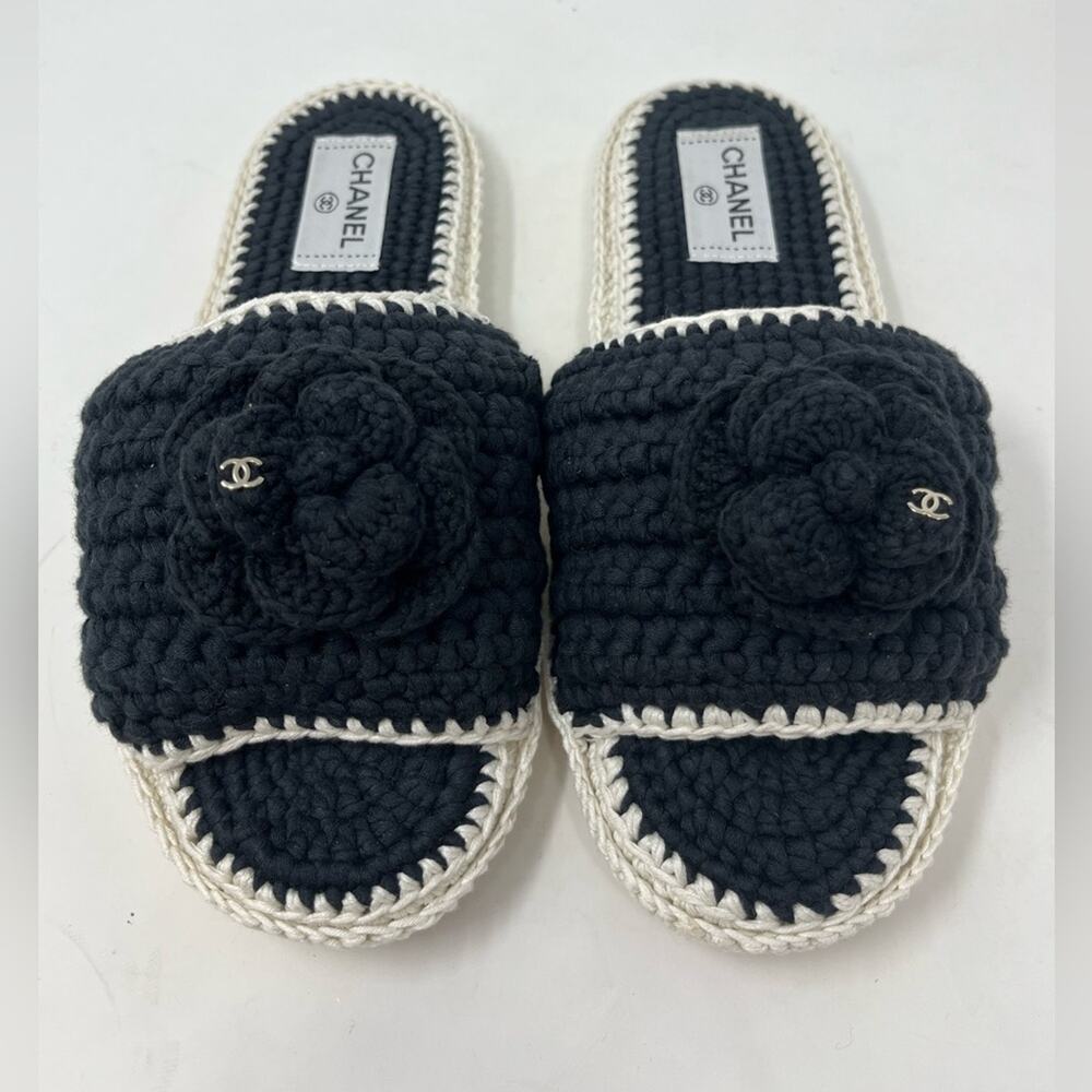 Chanel Crochet Camellia CC Sandal 2023 Black White size 39 EU Flat Slide - Picture 7 of 7